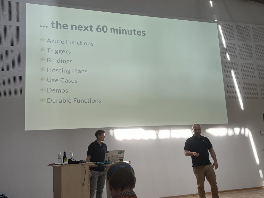 Jess and Sander presenting